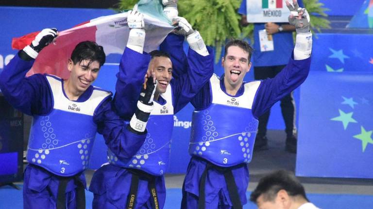 Los mexicanos celebran su oro.