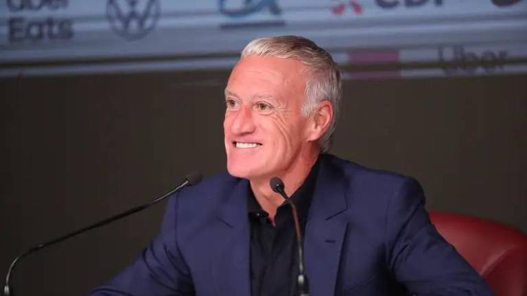 Didier Deschamps sigue como seleccionador francés.
