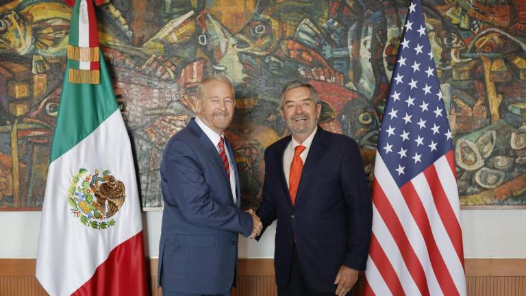 El Embajador de Estados Unidos en México, Ron Johnson, con el Secretario de Relaciones Exteriores, Juan Ramón de la Fuente.