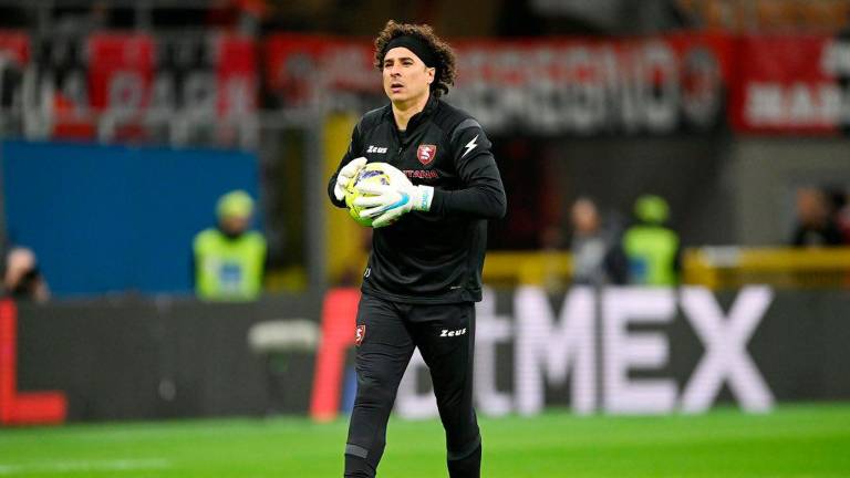El guardameta mexicano Guillermo Ochoa y el Salernitana sacan un punto en su visita al Milan.