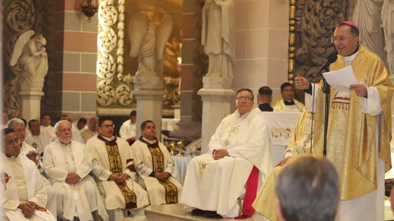 El Nuncio Apostólico, Monseñor Joseph Spiteri, celebró su primera misa en la Catedral de Mazatlán, donde pidió llevar esperanza a quienes han perdido la fe.