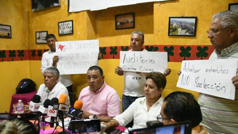 Jubilados del Ayuntamiento de Culiacán denuncian irregularidades del sindicato.