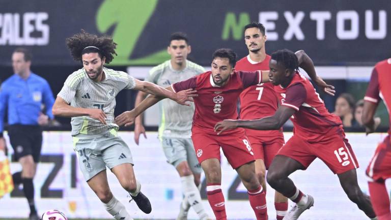 César Huerta poco pudo hacer en el ataque por la Selección Mexicana de futbol.