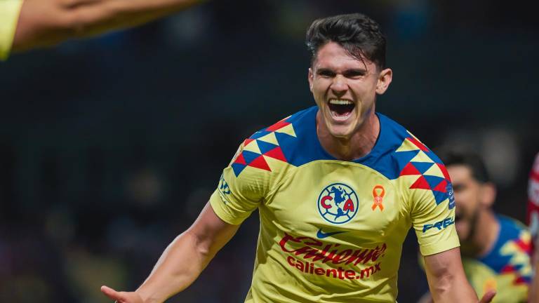 Israel Reyes marca el gol del América.