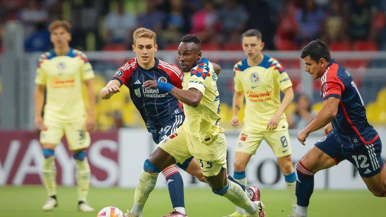 Julián Quiñones fue uno de los autores de los goles del América en el Azteca ante el New England.