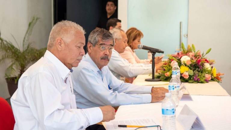 Leonel Aguirre Meza, presidente de la Comisión de Defensa de los Derechos Humanos en Sinaloa, exige un plan urgente para restablecer el orden en la entidad.