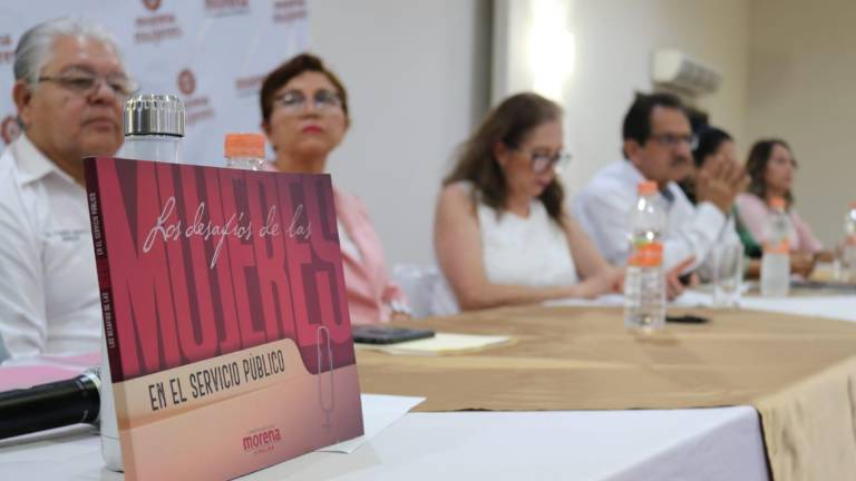 El evento fue presentado en un publico de decenas de mujeres morenistas