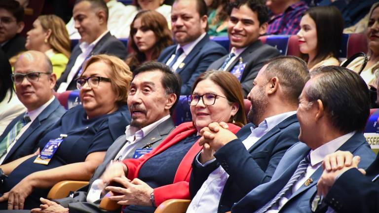Rocha Moya señaló que Castro Castro era su compañera de fórmula, pero después ella tomó otro rumbo en su carrera.