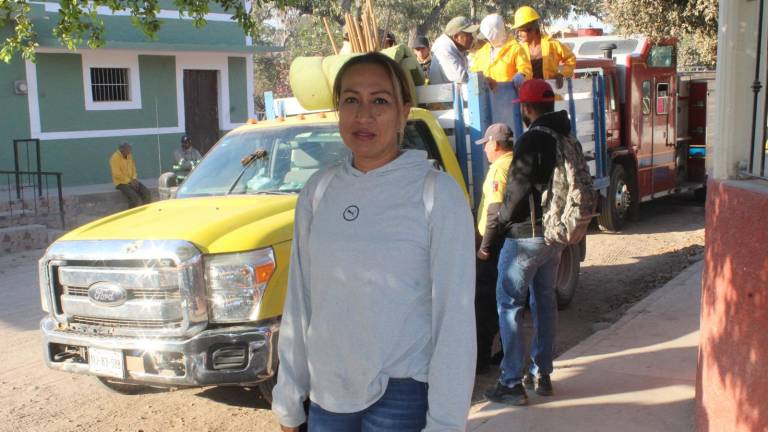 Teresa de Jesús Gómez viajó desde su comunidad a Ponce para ayudar a combatir el incendio forestal.