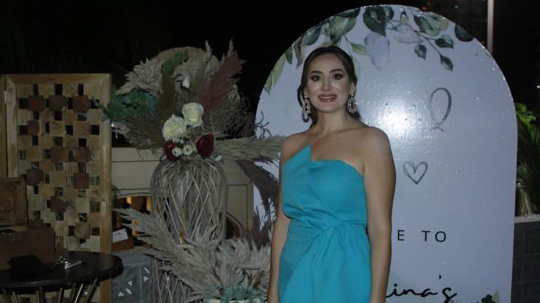 Carolina Covarrubias Lizárraga protagoniza una reunión de damas para despedir su soltería.