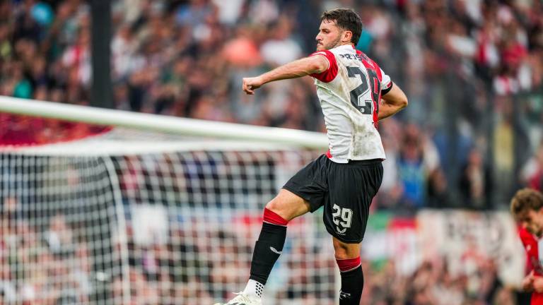 Santiago Giménez no para de anotar con el Feyenoord.