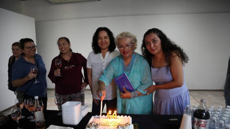 La maestra Julieta Montero celebra en Culiacán 50 años de trayectoria con la presentación de su antología ‘Quizás el agua’.