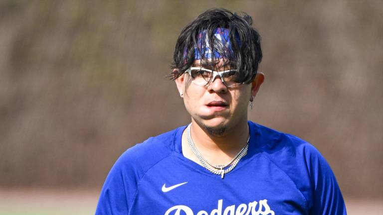 Julio Urías fue detenido por segunda vez en su carrera por motivos de violencia doméstica.