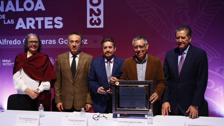 Ito Contreras es homenajeado con el Premio Sinaloa de las Artes.