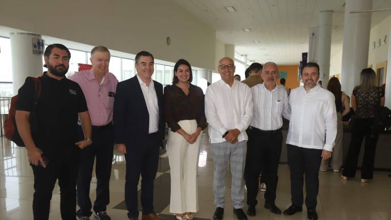Industriales y empresarios, presentes en el Foro Industrial MX que se realiza en el Centro de Convenciones de Mazatlán.