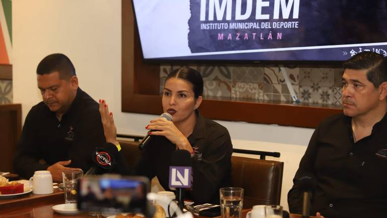 Enrique Rivera Ornelas, Fabiola Verde Rosas y José Ángel Vega Salcido presiden la rueda de prensa del Imdem.