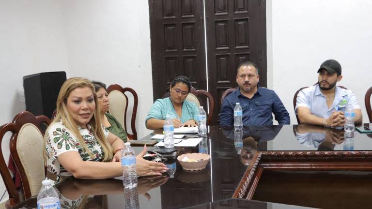 Valdez Aguilar realizó el llamado a agricultores, productores y dueños de casas comercializadoras para trabajar de manera conjunta en estas acciones.
