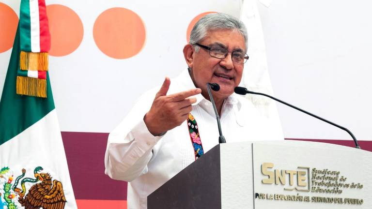 Alfonso Cepeda Salas advirtió que la judicialización de la distribución de los Libros de Texto Gratuitos traslada la política a la escuela y se convierte en violencia cultural.