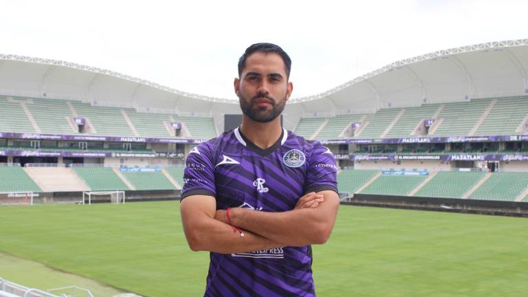 Joaquín Esquivel es traspasado al Mazatlán de forma definitiva.