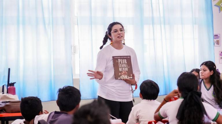 Se sumergen niños los cuentos.