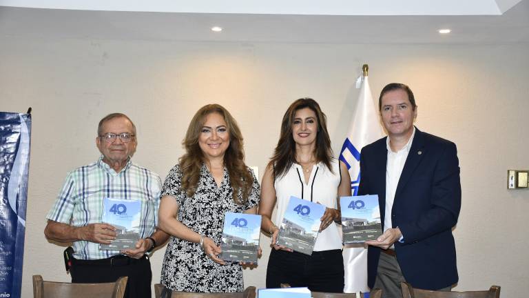 Jaime Félix, Marisa López, Claudia Singh y Richard Huett invitan a la presentación del libro.