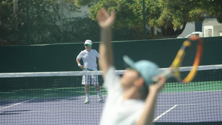 Más de 100 tenistas de todo el país compitieron en singles y dobles, dejando actuaciones destacadas.