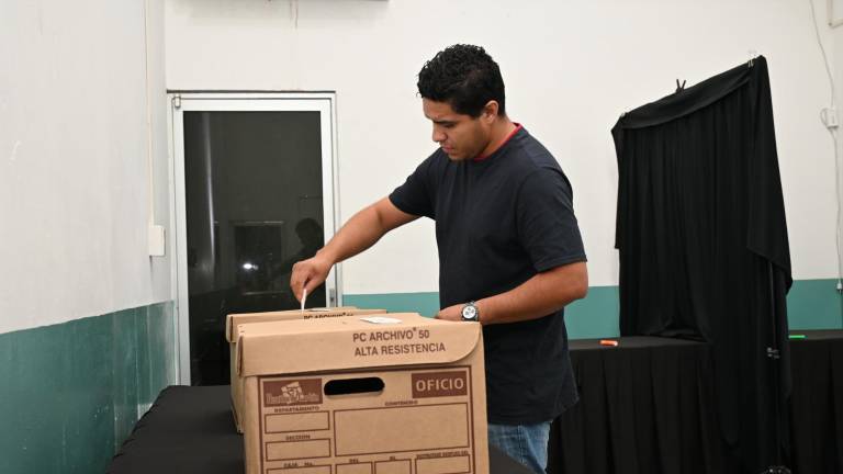 Un total de 143 personas participan en la votación.