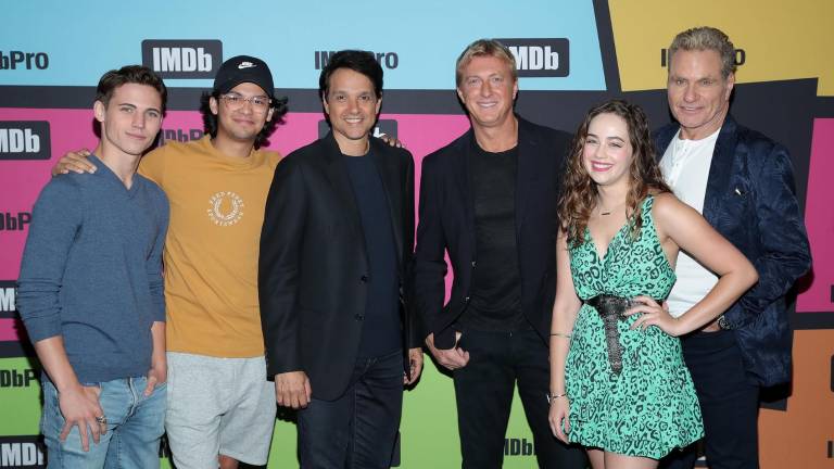 Listo el elenco para lanzar la sexta temporada de Cobra Kai.