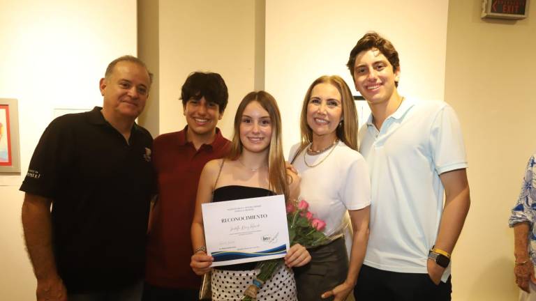 Los Díaz Velarde: Luis Arturo, Emiliano, Isabella, Grimy y Luis Arturo hijo.