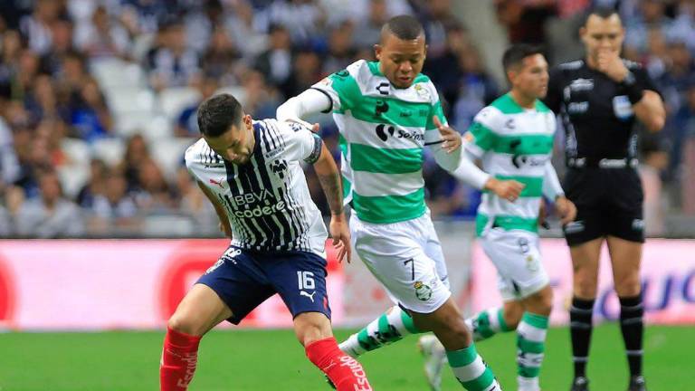 Santos Laguna sorprende al líder.