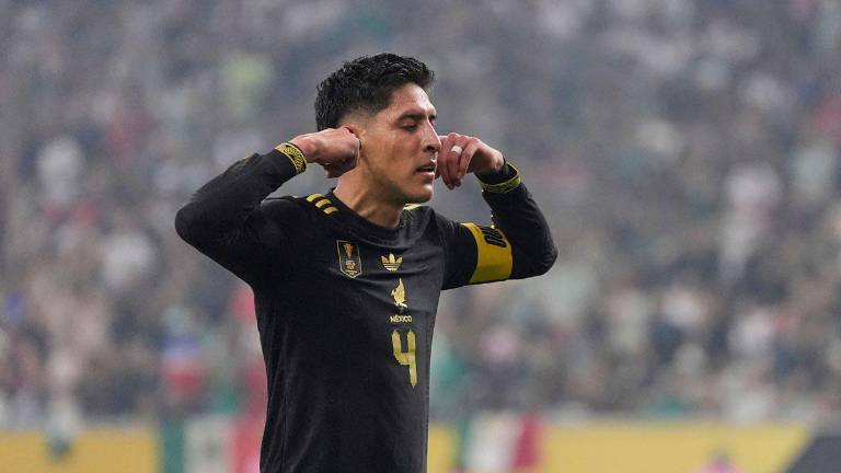 Edson Álvarez podría emigrar al futbol turco.