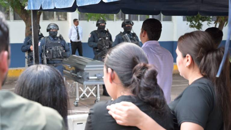 Con un homenaje póstumo, despiden a elemento de la PEP quien perdió la vida tras un ataque con machete en Ahome.