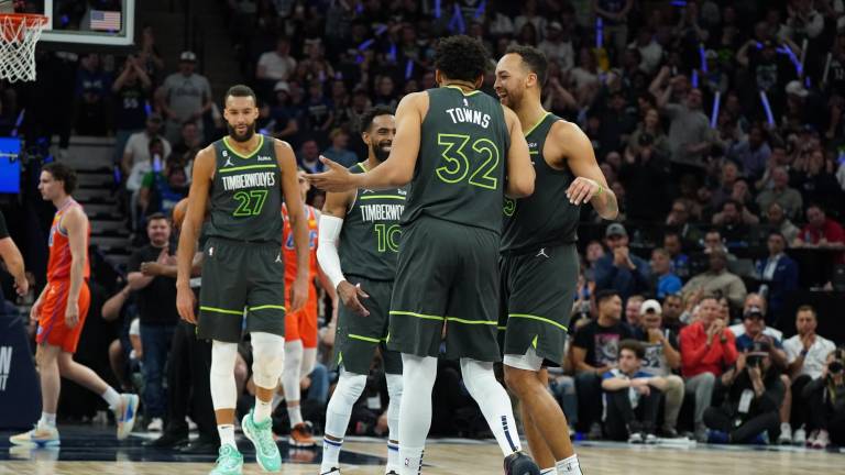 Timberwolves avanza a Playoffs.