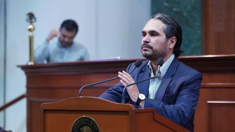 El Diputado local Sergio Mario Arredondo Salas critica que el Rector de la UAS saque a los estudiantes a marchar en defensa de los funcionarios que enfrentan procesos.