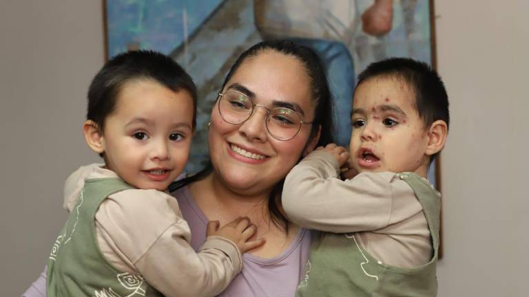Melissa Vargas Toledo, con dos hijos Francisco y Sebastián, agradece el apoyo de lectora anónima.