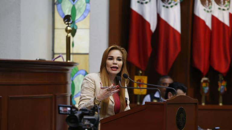 La Diputada local Paola Gárate Valenzuela expone el propósito de la reforma en competitividad.