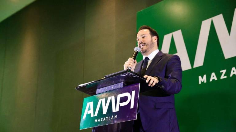 El Secretario de Economía en Sinaloa, Ricardo Velarde Cárdenas, destaca la aportación del sector inmobiliario al PIB estatal.