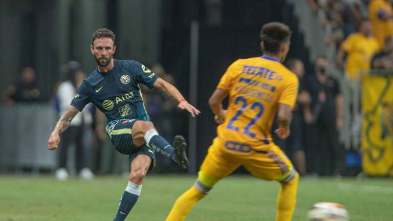 Miguel Layún, en acción del encuentro amistoso entre América y Tigres.