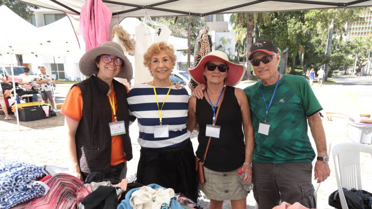 Olga Naveda, Mary González, Cheryl y Jonh Nelson.