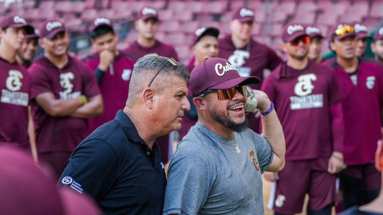 Alfredo Amézaga ya estuvo al frente de su primera práctica con Tomateros de Culiacán.