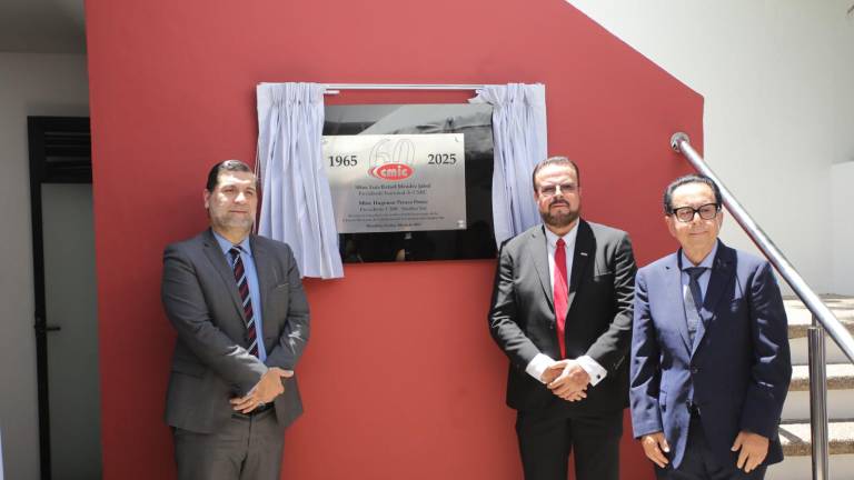 La CMIC delegación Sur devela su placa conmemorativa de 60 años de fundación en Sinaloa.