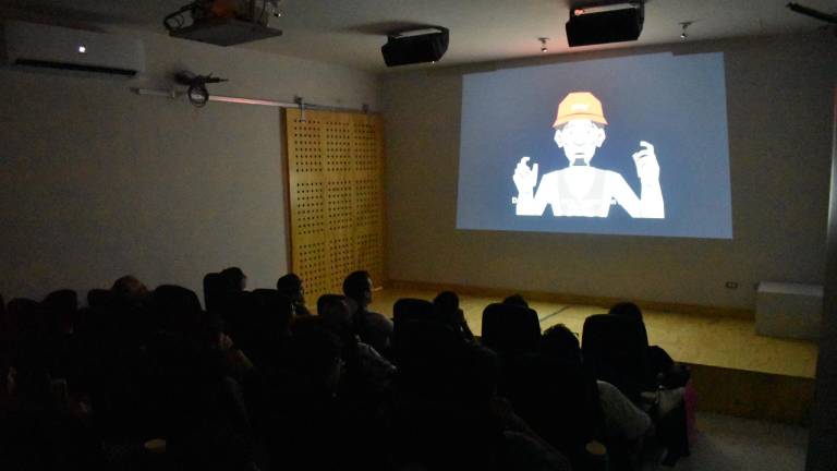 Más de 40 espectadores disfrutaron del documental ‘Home is somewhere else’ en la Casa del Maquío.
