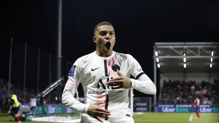 Kylian Mbappé anota tres goles.