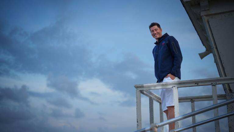 Robert Lewandowski llega al Barca por cuatro campañas.
