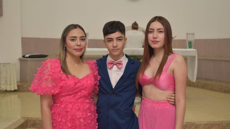 Luis Alán González Valenzuela su mamá Xóchitl Cristina Valenzuela Prado y su hermana Ana Cristina González Valenzuela.