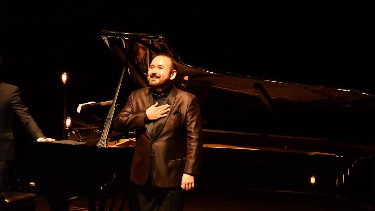 El tenor Javier Camarena se presenta en el Teatro Pablo de Villavicencio.