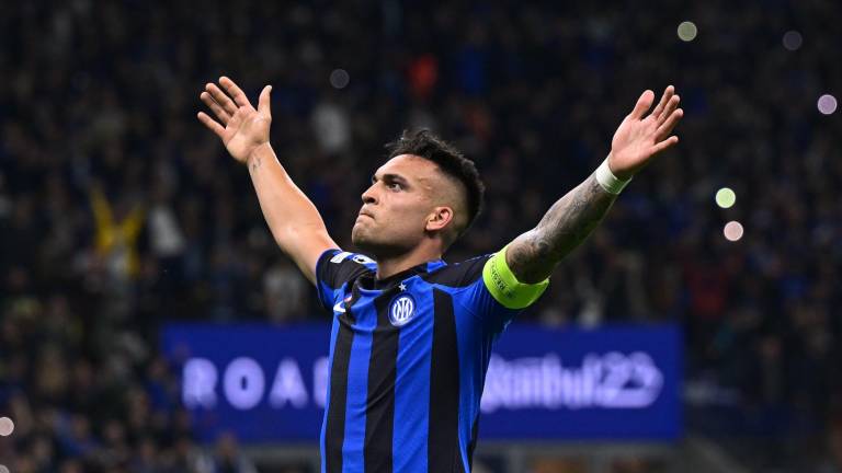 El argentino Lautaro Martínez terminó por sentenciar el juego de vuelta y la serie ante el AC Milan.