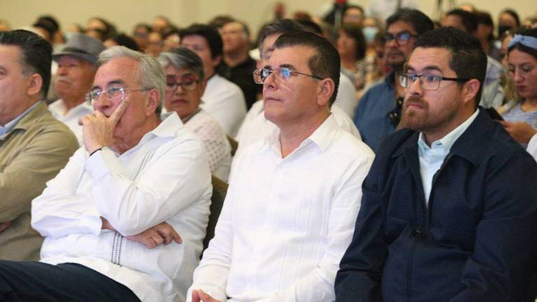 Rubén Rocha Moya, Gobernador de Sinaloa; Édgar González, Alcalde de Mazatlán; y Cuitláhuac González Galindo, titular de la Secretaría de Salud del Gobierno del Estado.