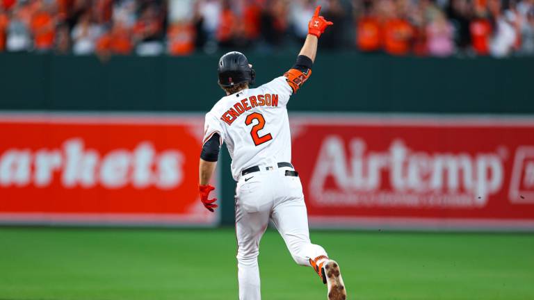 Gunnar Henderson conectó jonrón con las bases llenas para liderar la paliza de los Orioles.