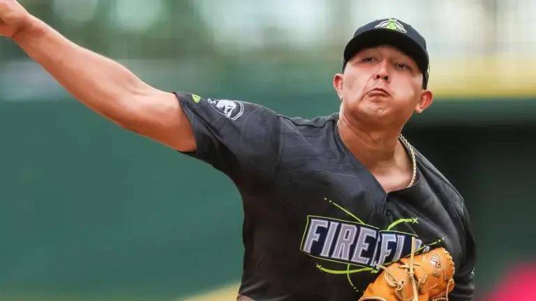 Jonatan Bernal ha tenido buena actuación en sucursales de Diamantes de Arizona.
